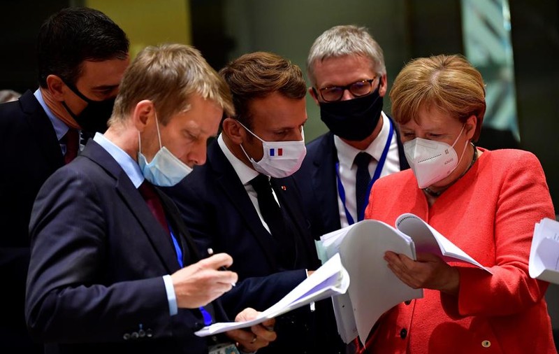 Liderii UE au ajuns la un acord privind planul de relansare economică de 750  miliarde de euro. Macron: “Este o zi istorică”