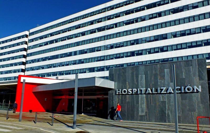 Doi bărbați s-au bătut într-un spital din Spania până au avut nevoie de internare, după ce au descoperit că au o relație cu aceeași femeie