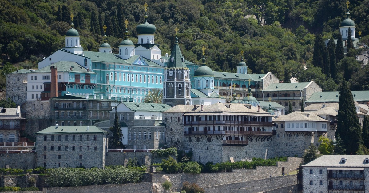 Mănăstirea Sfântul Panteleimon, una dintre cele douăzeci de mănăstiri bărbătești de pe Muntele Athos. Foto: Hepta
