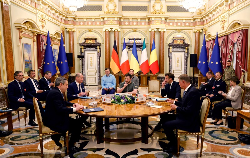 Cei patru lideri UE, primiți de Zelenski la Kiev. Iohannis, după vizita de la Irpin: „Nu există cuvinte care să descrie tragedia inimaginabilă”