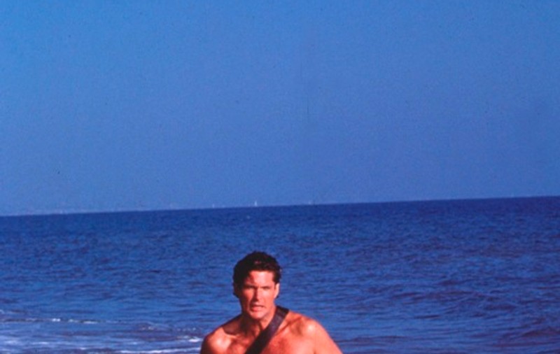 Cine și-ar fi închipuit? Fost ”salvamar” în BAYWATCH, MĂRTURIE ȘOCANTĂ: ”Îmi este frică de apă!”