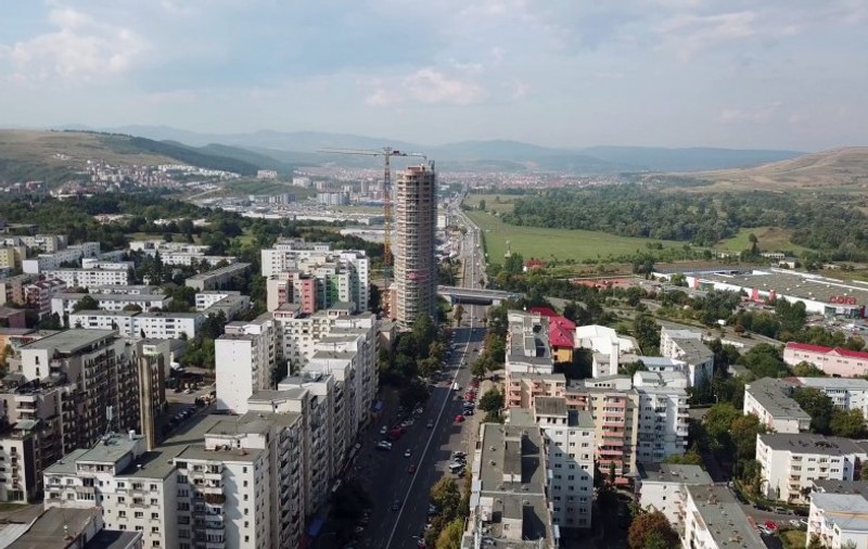 Un bărbat s-a aruncat în gol de la etajul 24 al celui mai înalt bloc din România, la Cluj