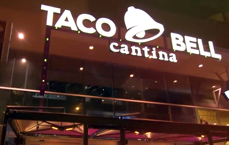 Taco Bell deschide astăzi primul restaurant din România și din Europa de Est. Este singurul pe o rază de 1.208 kilometri
