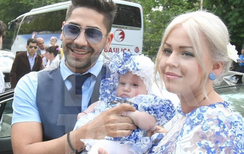 PRIMUL CUVÂNT ROSTIT DE FETIŢA LUI CONNECT-R! Ce crezi că a spus micuţa? | VIDEO DE SENZAŢIE