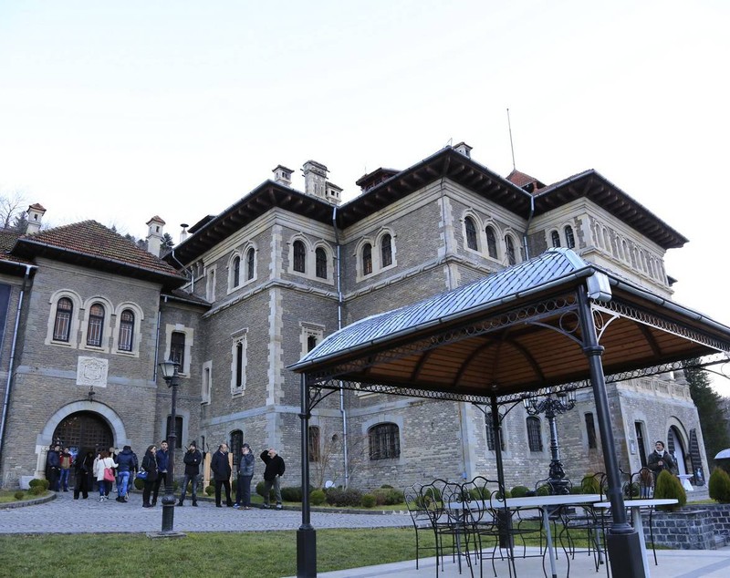 Gigi Becali a pus ochii pe un castel din Bușteni