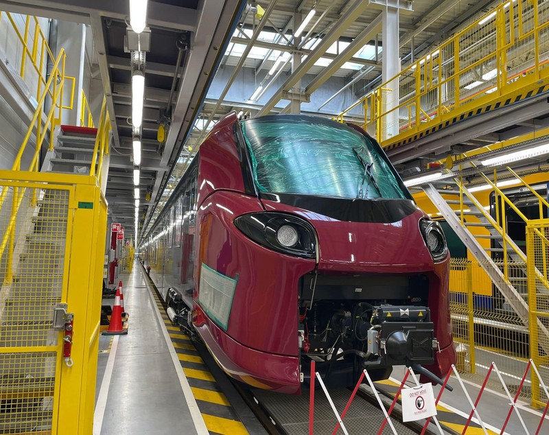 Cum arată primul tren cumpărat de România, la 20 de ani după Săgețile Albastre. Când va intra în circulație