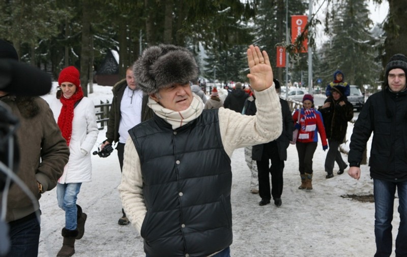 EXCLUSIV | Gigi Becali a făcut o baie de mulţime în Poiana Braşov