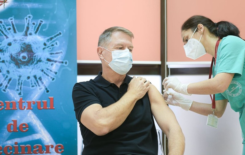Klaus Iohannis, un nou apel pentru vaccinarea anti-COVID: „Dragii mei, nu există variantă de rezervă”