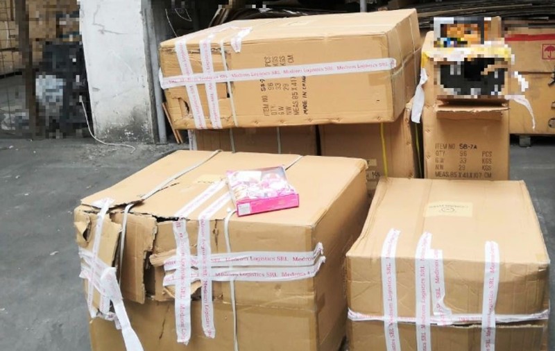 Un ucrainean a vrut să dea șpagă inspectorilor vamali din Constanța pentru 4 containere cu marfă contrafăcută. Ce pedeapsă a primit