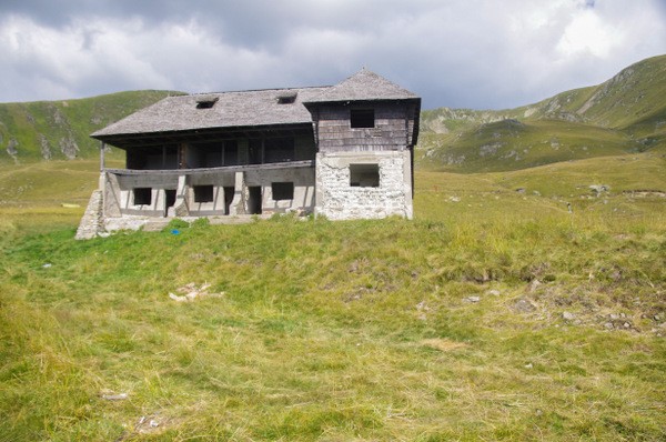 Cabana Malița a fost construită pe vremea lui Ceaușescu