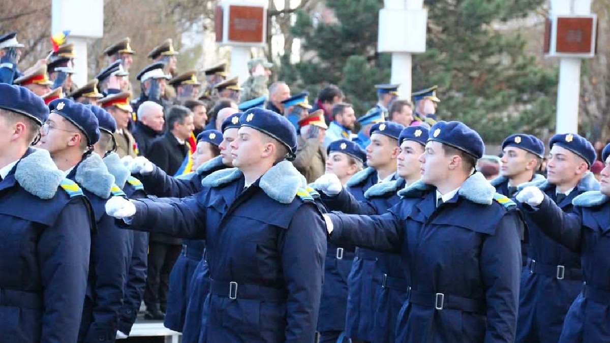 Mai multi elevi ai Colegiului Militar din Alba Iulia la defilarea de Ziua Națională a României