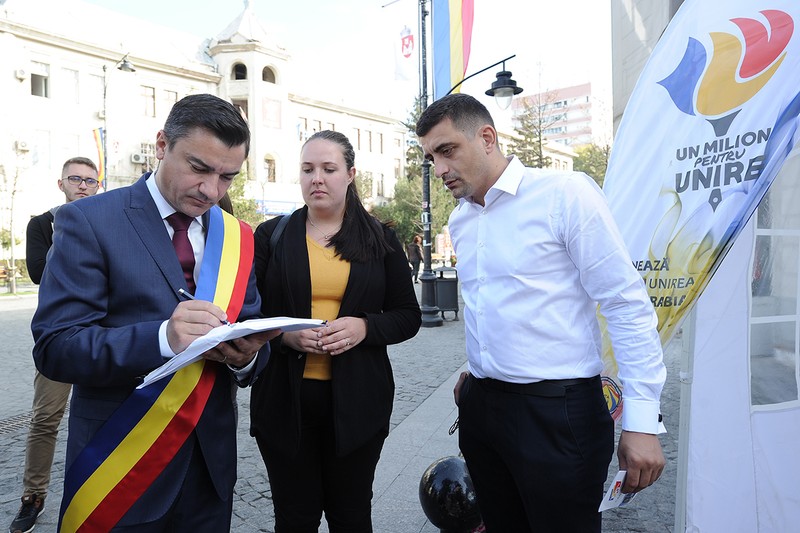 Mihai Chirica, stânga, și George Simion, în 2018 la Iași. Foto Agerpres