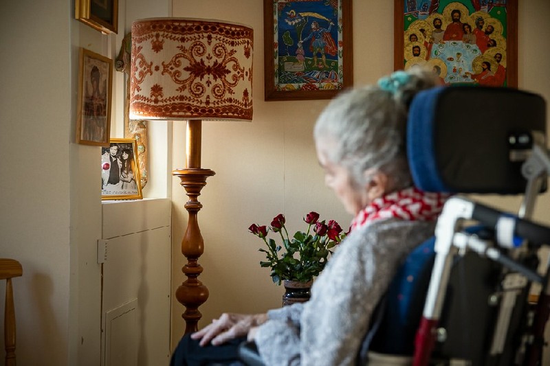 Gabriela Melinescu, camera, geamul și fotografia cu iubitul său