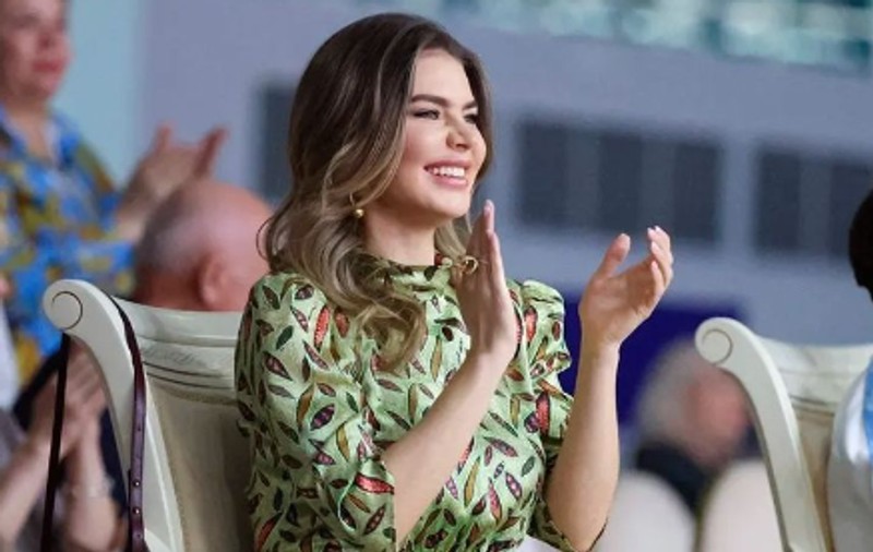 „A învățat multe în patul de la Kremlin”. Alina Kabaeva, supranumită „amanta lui Putin”, criticată pentru „atitudinea arogantă față de micile gimnaste”