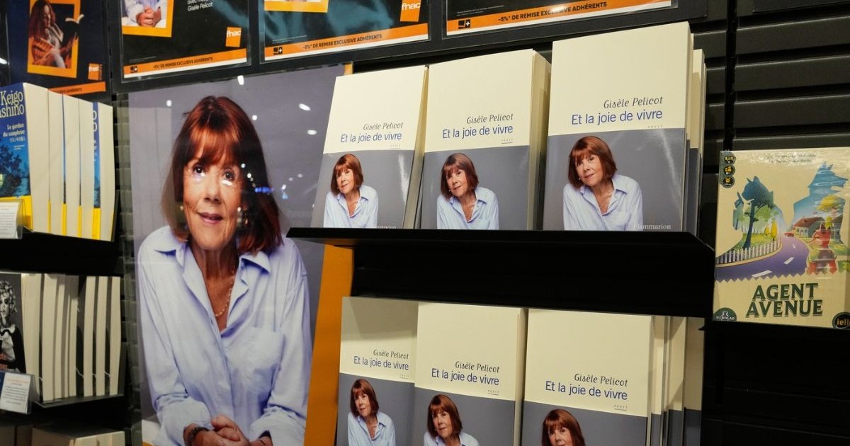 Exemplare ale cărții lui Gisele Pelicot sunt expuse spre vânzare într-o librărie din Paris, miercuri, 18 februarie 2026.