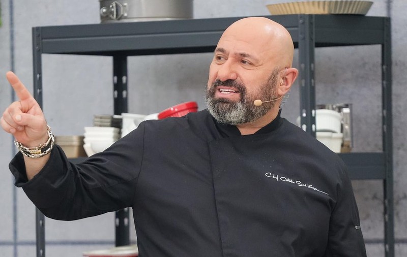Cât costă preparatele de Crăciun gătite de Cătălin Scărlătescu. Prețurile la sarmale și la cozonac nu sunt cele mai mici