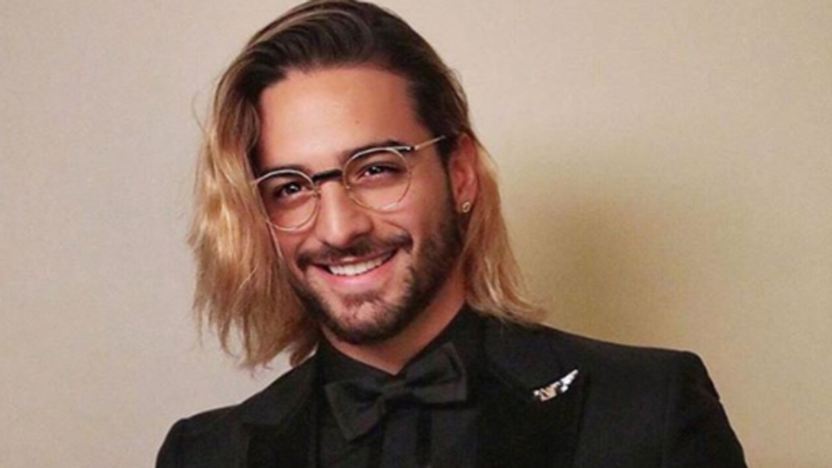 Maluma s-a lăsat tatuat la mii de metri în aer