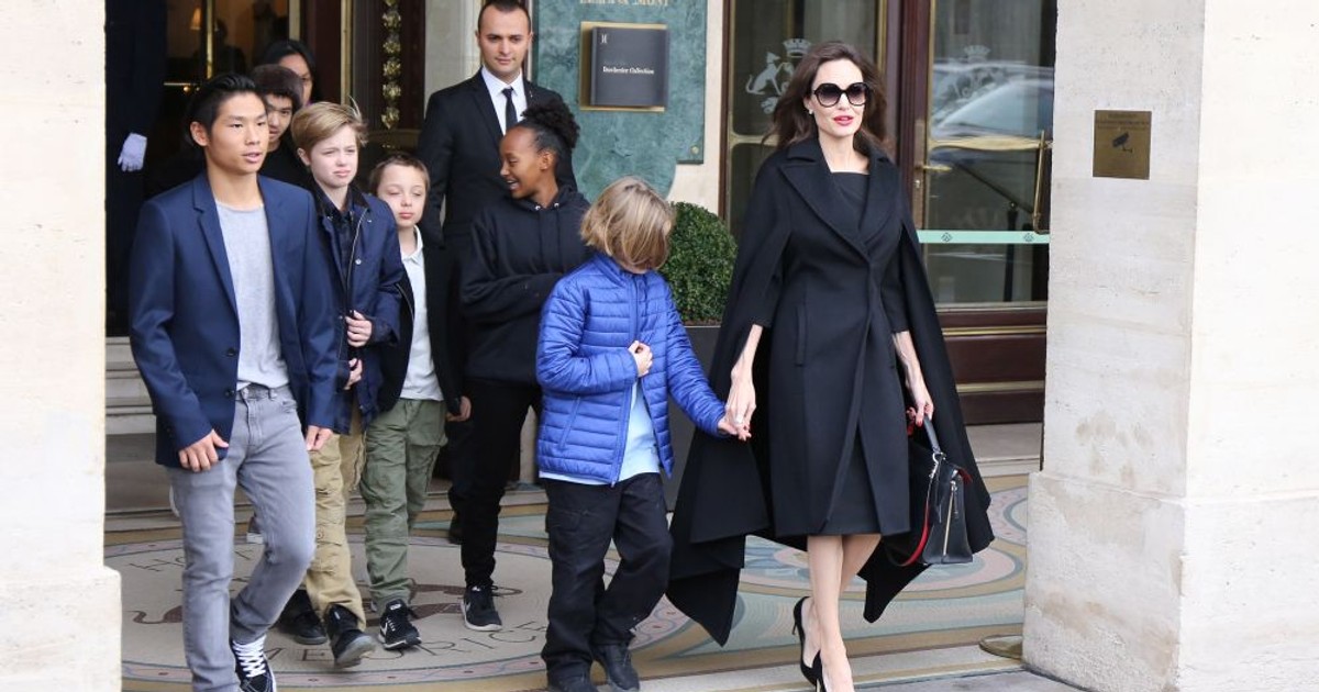 Angelia Jolie, Brad Pitt și copiii lor