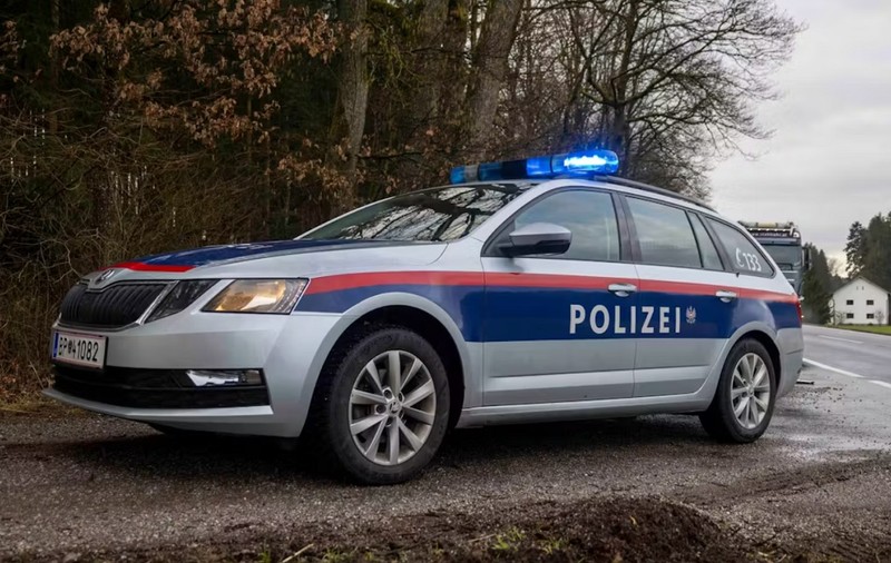 Un șofer român a rămas fără mașină, poliția i-a luat-o pentru că circula cu 123 km/h prin centrul orașului Graz