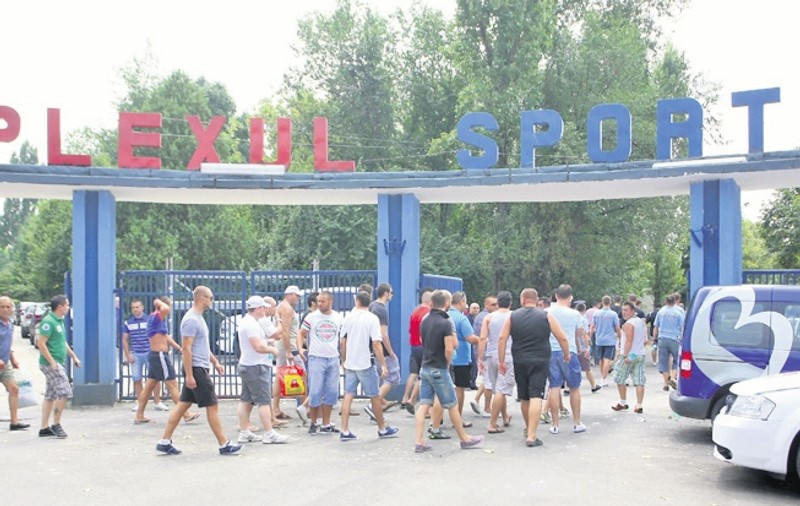 Suporterii stelişti: «Reîncepem războiul»
