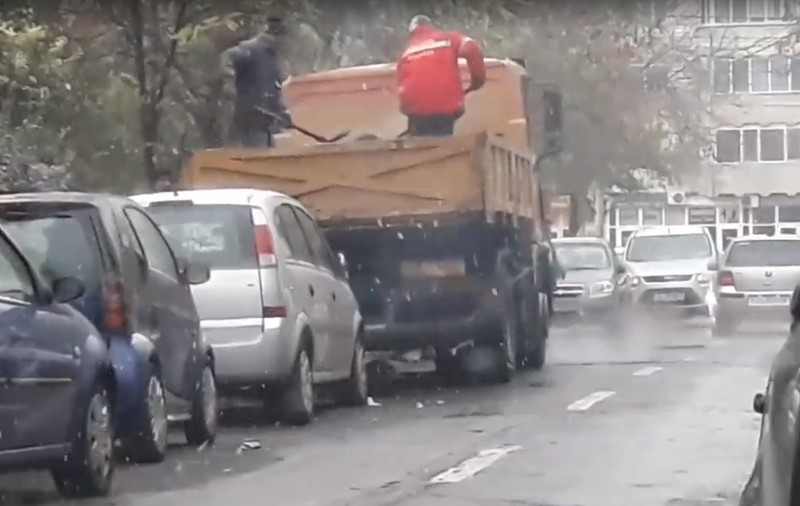Pentru prima dată în ultimii 15 ani, la Suceava nu s-au cheltuit toți banii alocați reparațiilor de străzi! Cauza, lipsa forței de muncă