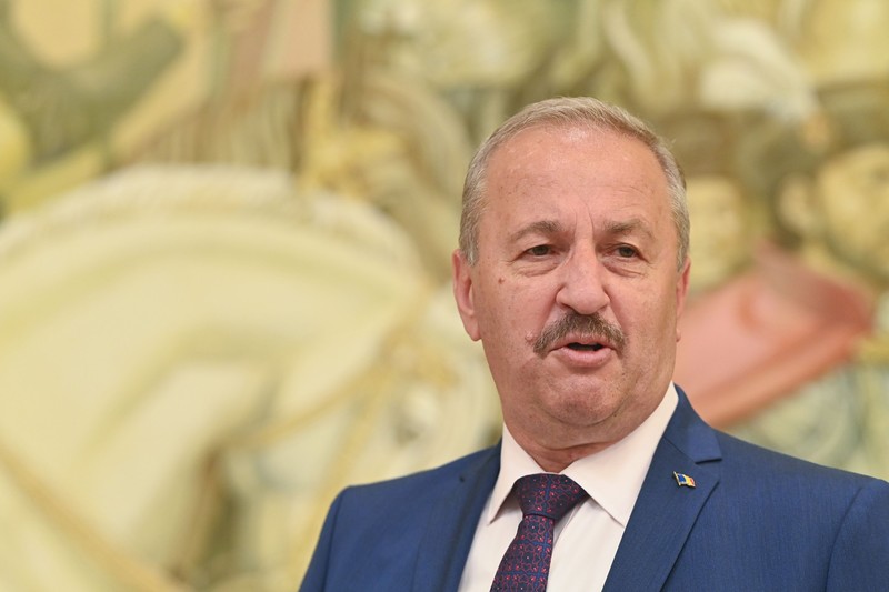 Ministrul Vasile Dincu ofera membrilor lotului Invictus Ordinul Meritul Sportiv si Medalia Meritul Sportiv, conferite de presedintele Klaus Iohannis, „in semn de apreciere a rezultatelor obtinute la evenimentul competitional Invictus Games Haga 2022, joi, 25 august 2022, in BUcuresti. EDUARD VINATORU / MEDIAFAX FOTO