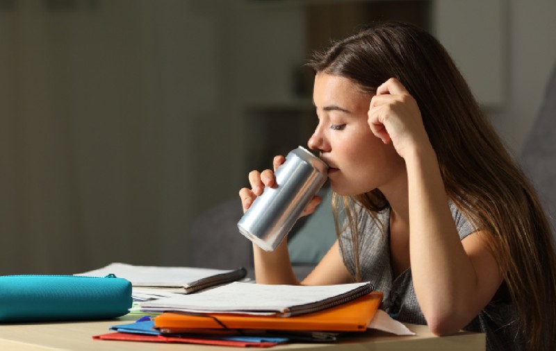 O fetiță de 13 ani din București a murit la școală, după ce a consumat zi de zi energizante și a făcut stop cardiac, a povestit doctorița Andreea Ștefănescu