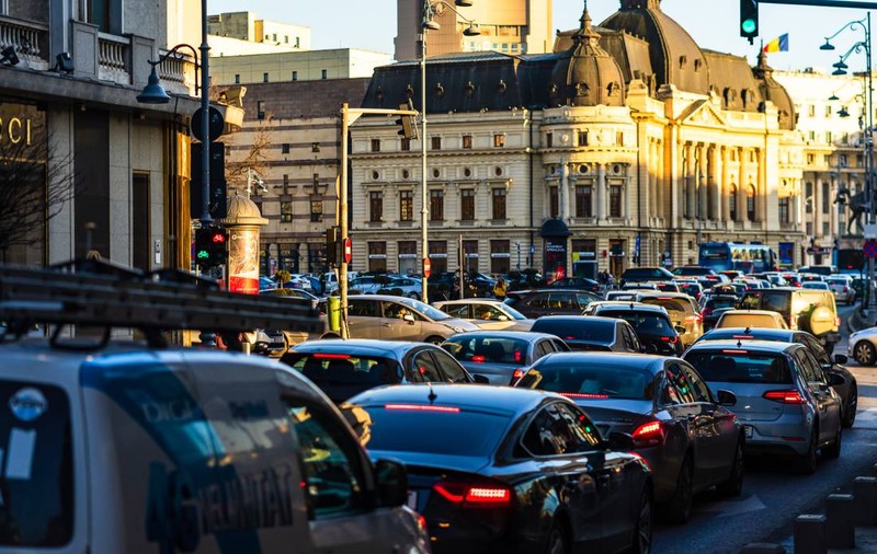 Orașele cu cel mai greu trafic din România. Șoferii din București pierd 12 zile pe an în mașină din cauza aglomerației