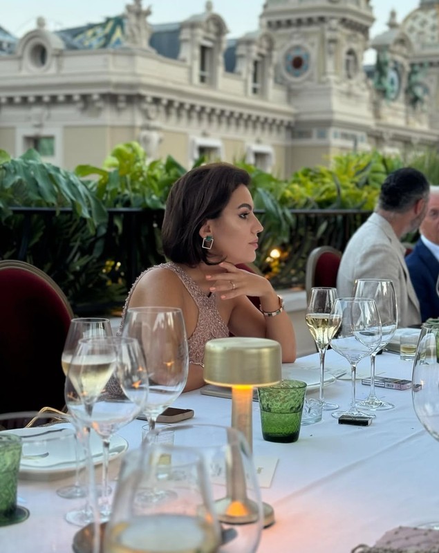 Imagini de la ziua de naștere a Rominei Gingașu. Soția lui Piero Ferrari a petrecut în Monte Carlo și a purtat o rochie de 11.000 de dolari