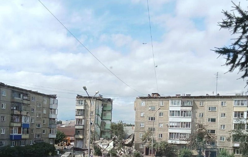 O butelie a explodat și a dărâmat un bloc, în Rusia. Sunt șapte victime, cinci dintre ele sunt copii