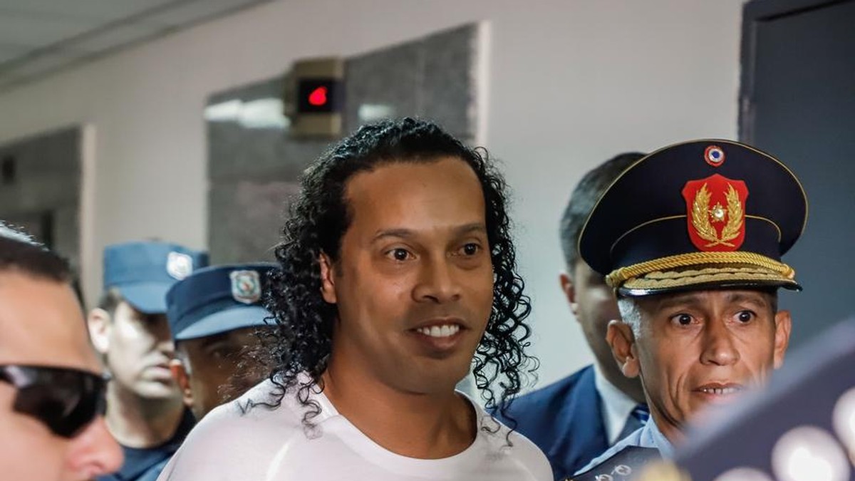 Ronaldinho, eliberat după aproape șase luni de arest în Paraguay FOTO: EPA-EFE/NATHALIA AGUILAR