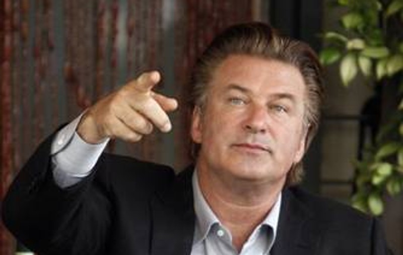 Alec Baldwin, din ce în ce mai violent. A agresat din nou un fotograf