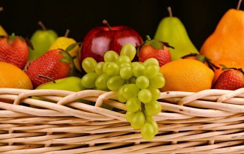 De ce nu trebuie să mâncăm fructe seara? Cum influențează somnul și digestia