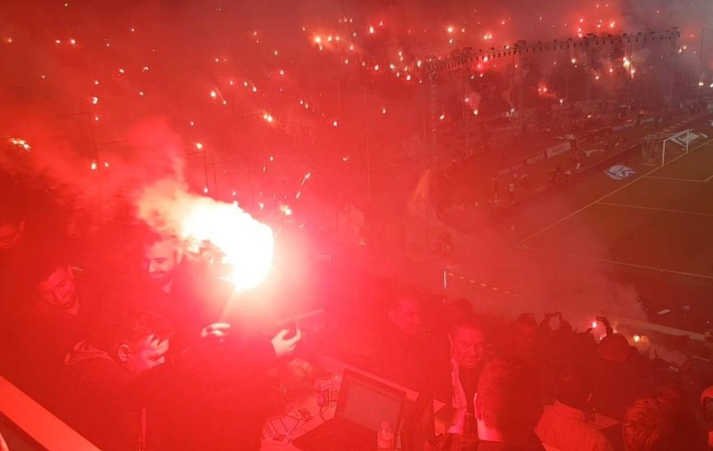 FOTO | Traficul aerian a fost întrerupt în Salonic până luni dimineață pentru fiesta fanilor echipei PAOK Salonic