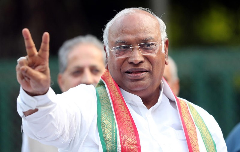 Partidul Congresului din India a ales pentru prima dată, în 24 de ani, un președinte care nu face parte din dinastia Ghandi