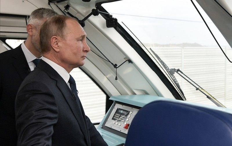 Decizia lui Vladimir Putin după explozia care a avariat podul care leagă Crimeea de Rusia