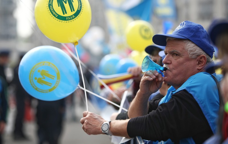 Miting de amploare în Capitală. Mii de oameni au protestat în fața Guvernului | VIDEO