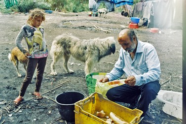 Gică Pescaru pe vremea când locuia cu familia sa în Delta Văcărești. Fotografii (și cea principală) de Ana Topoleanu și Radu Ciorniciuc / DOR