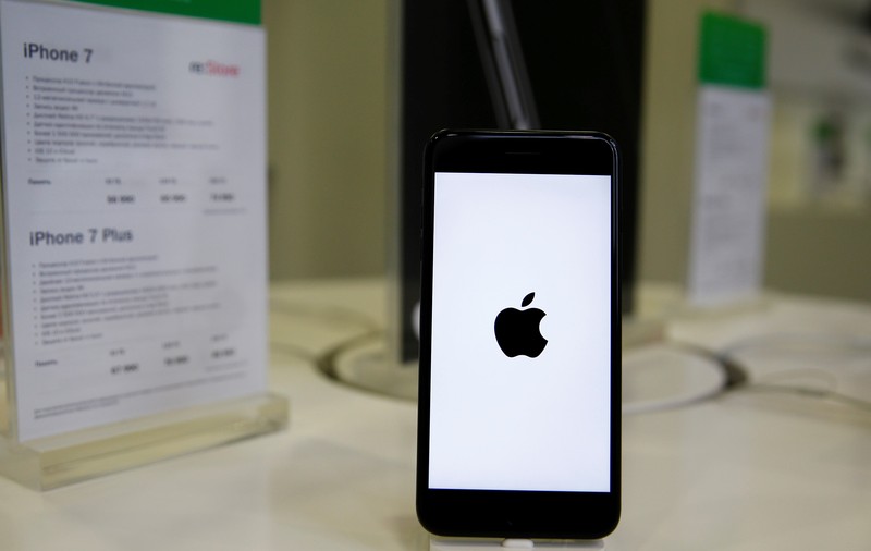 Apple își cere scuze în mod public în fața clienților, după ce a a fost dată în judecată pentru că încetinește în mod intenționat vechile iPhone-uri