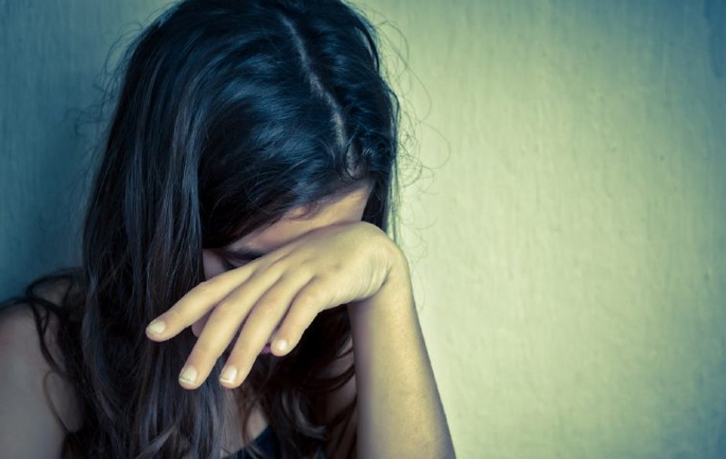 Un profesor din Botoșani, acuzat că a violat o elevă de 15 ani. A batjocorit-o la marginea unei păduri