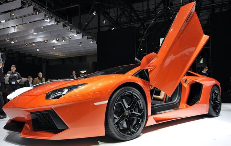 INCREDIBIL! Te-ai întrebat vreodată cât costă asigurarea CASCO în România pentru un Lamborghini Aventador?