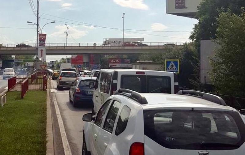 Ieșirea dinspre Aeroportul Otopeni către DN1 va fi supralărgită. Acum, accesul în sensul giratoriu se face pe o singură bandă