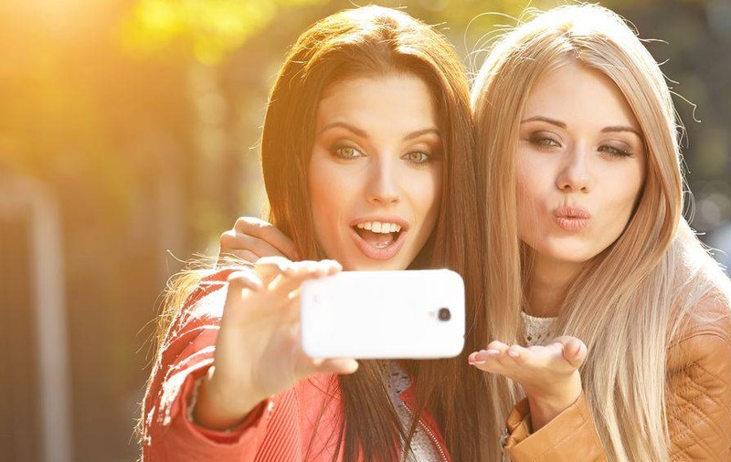 Facebook va permite postarea videoclipurilor drept răspuns la mesaje