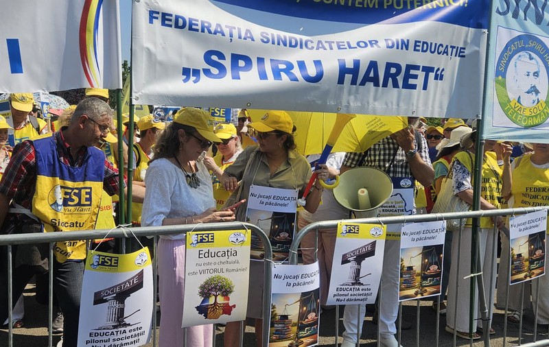 În loc să cântăm imnul și Tatăl nostru, mai bine protestăm pe bune. Unde dispar tinerii?