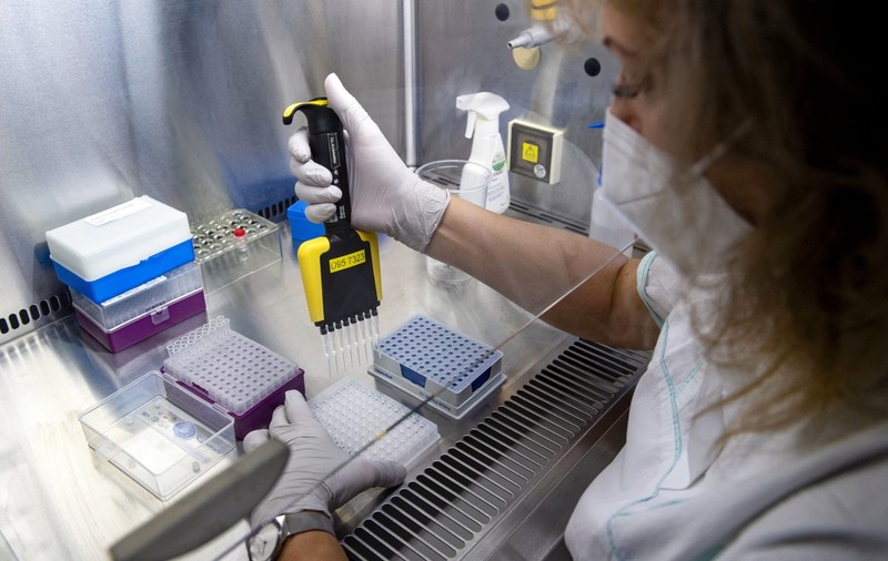 54 de noi infectări cu Omicron, confirmate vineri în România. Ministerul Sănătății: „Sugerează începutul transmiterii comunitare”