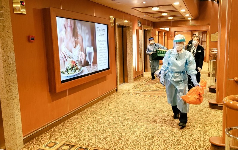 136 de bolnavi de coronavirus pe nava Diamond Princess, pe care se află și 17 români