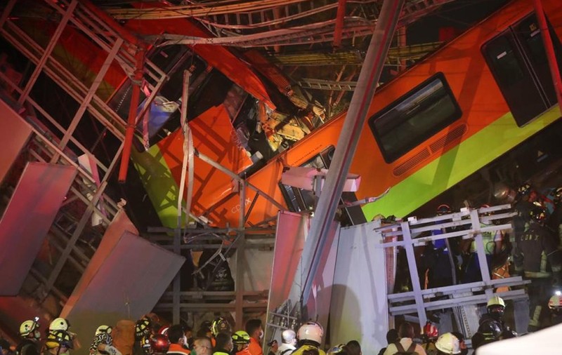 Cel puțin 23 morți și 65 de răniți, după ce o linie suspendată de metrou s-a prăbușit cu tot cu vagoane, în capitala Mexicului