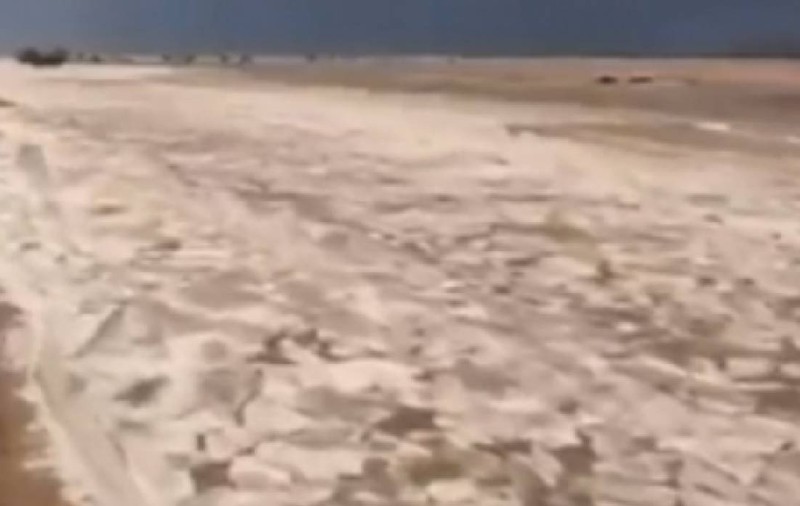 O furtună cu grindină a creat râuri de gheață în Arabia Saudită