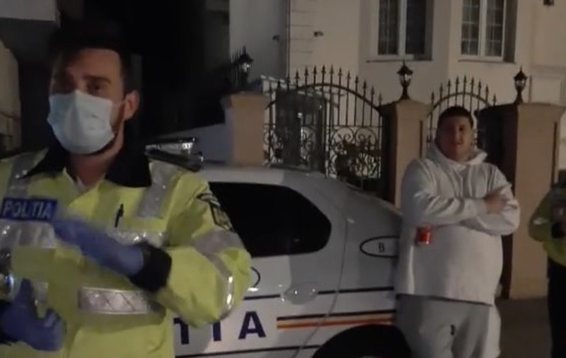 Ce spune băiatul lui Gabi Oprea după ce a fost filmat dând indicații polițiștilor, sprijinit de mașina lor﻿, într-un scandal cu o vecină pe locul de parcare