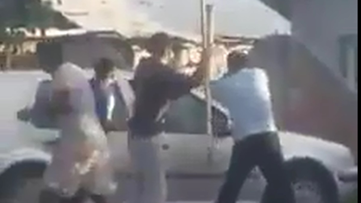Bătaie în Titu între două clanuri de romi. S-au atacat cu bâte și coase